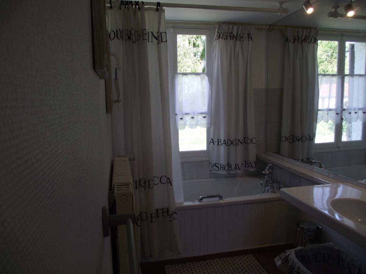Les Portes Des Froises Bed & Breakfast Saint-Quentin-en-Tourmont Eksteriør bilde